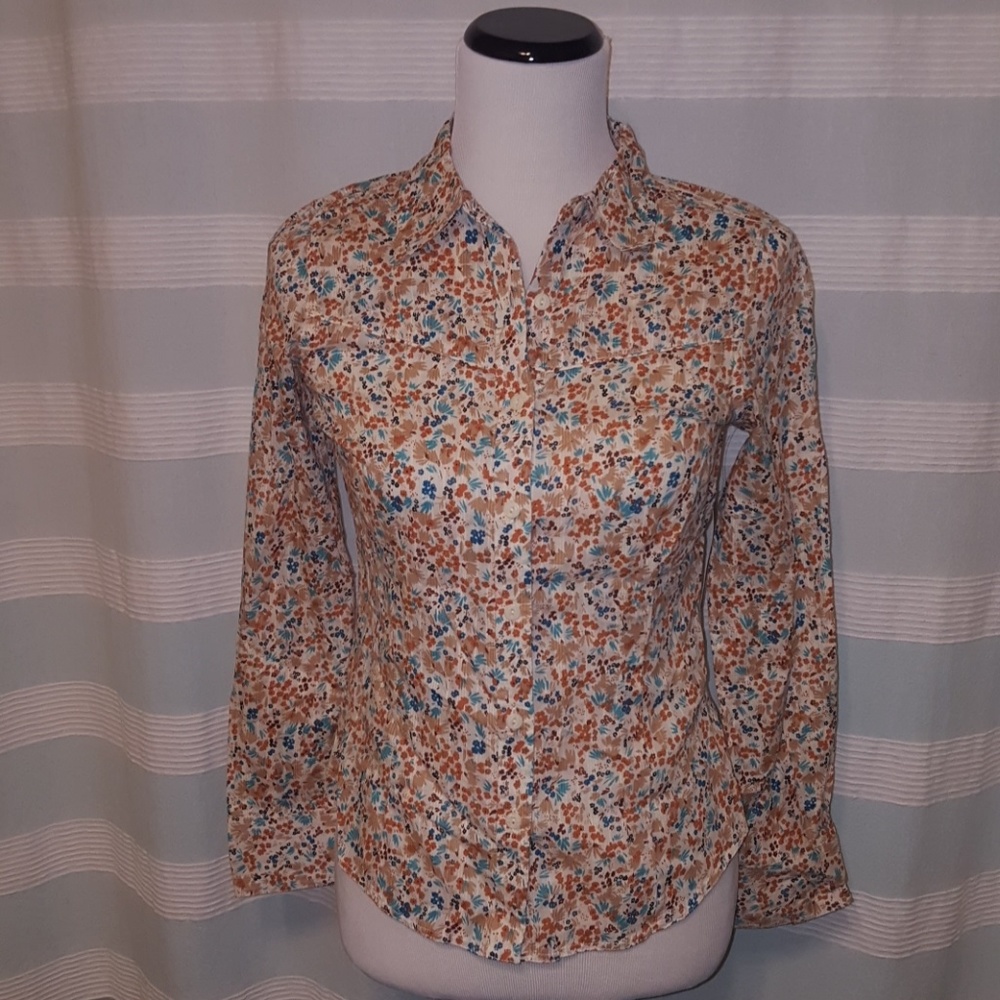 Light-weight, 70s-inspired floral button up